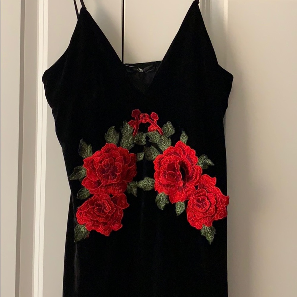 MISSGUIDED Velvet Rose Dress - Picture 2 of 4